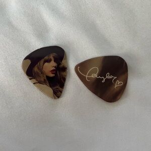 Taylor Swift Red guitar picks